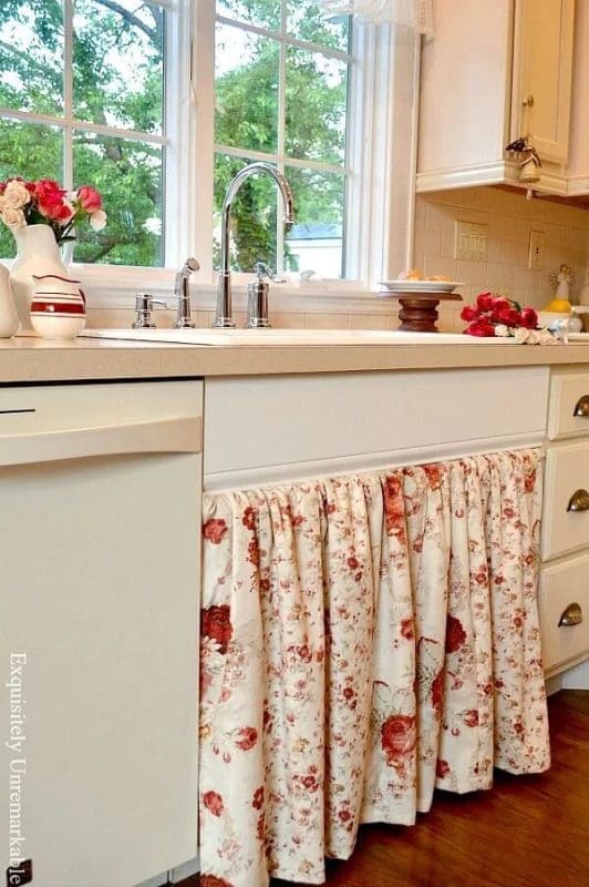 sink skirt