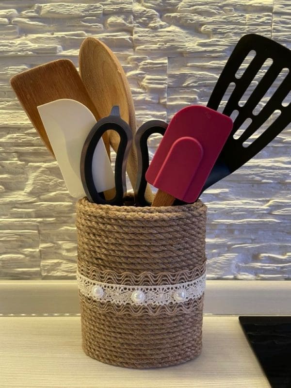 Farmhouse Kitchen DIY twine utensil holder