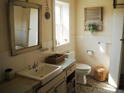 Farmhouse Bathroom DIY