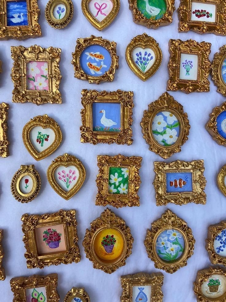 mini vintage golden photoframes